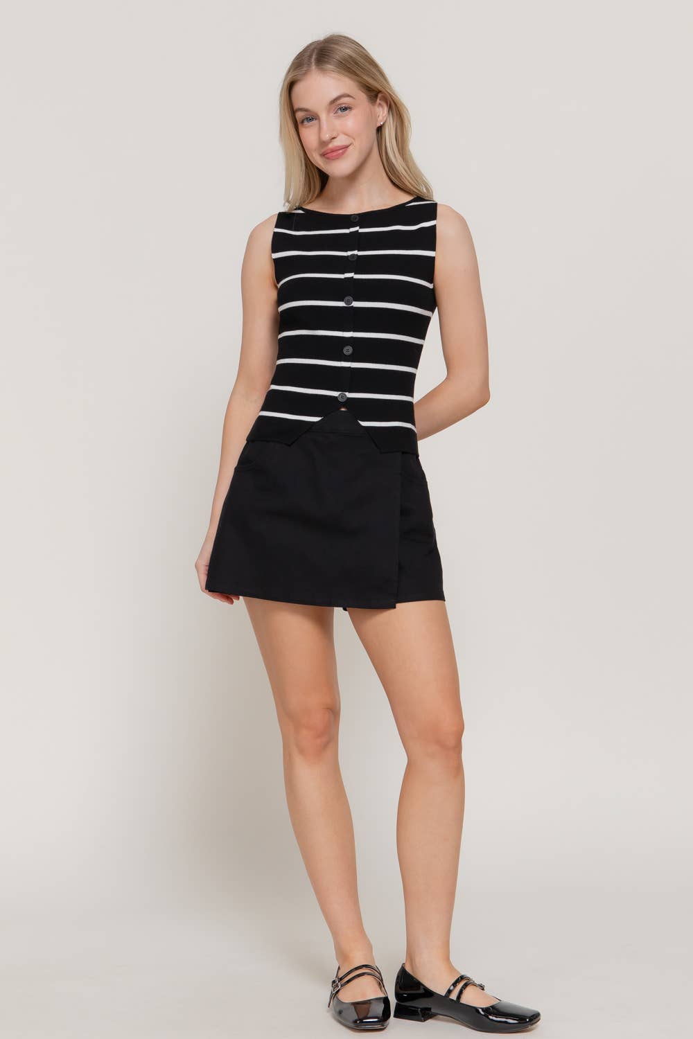 Sleeveless Boat Neck Button Split Stripe Top: KHA-white/khaki / M