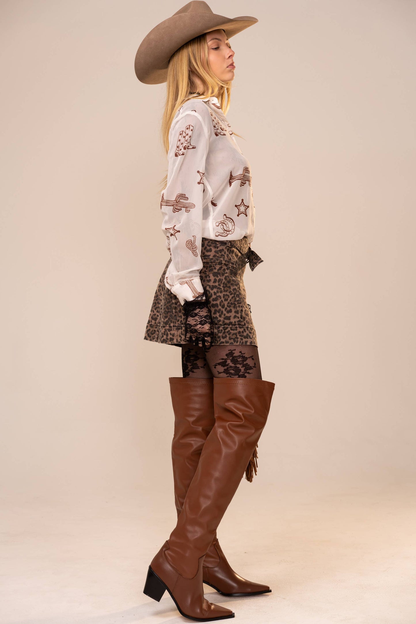 Chiffon Western Print Button-Up Blouse: OFF WHITE BROWN