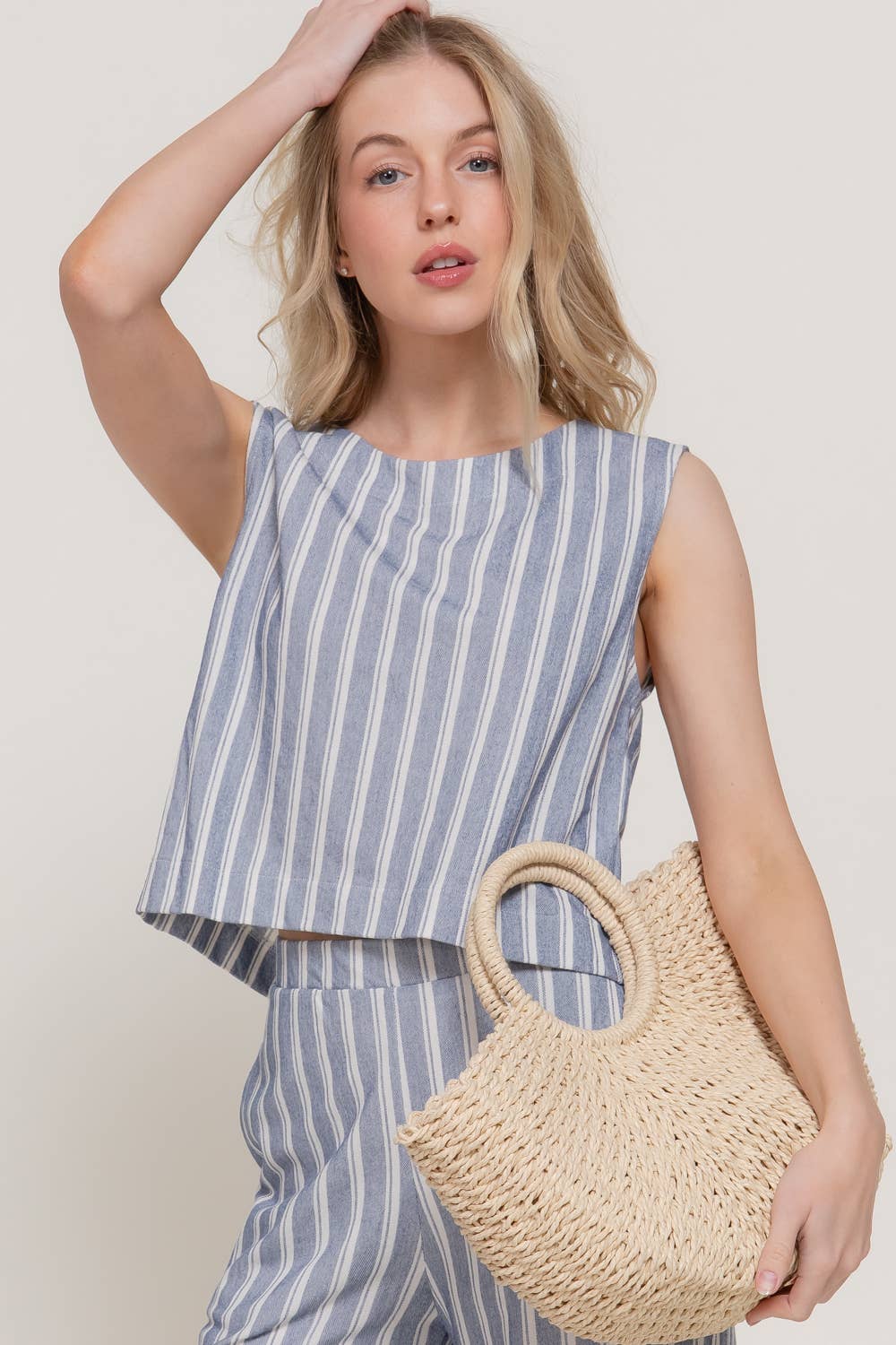 Sleeveless Striped Knit Top with Back Bow Detail: KHA-khaki/off white / S