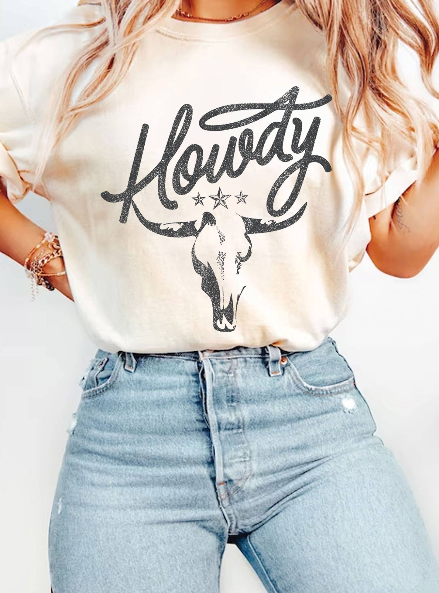 HOWDY COW SKULL GRAPHIC TSHIRTS: Tan