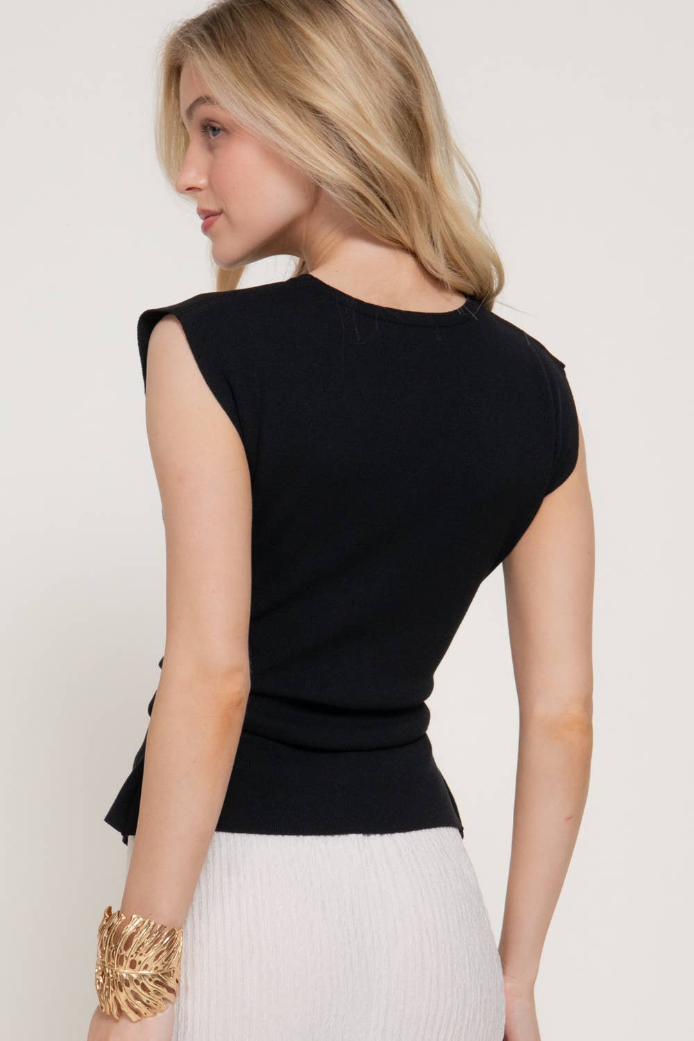 Sleeveless Side Pleats Detail Sweater Top: KHA-khaki / L