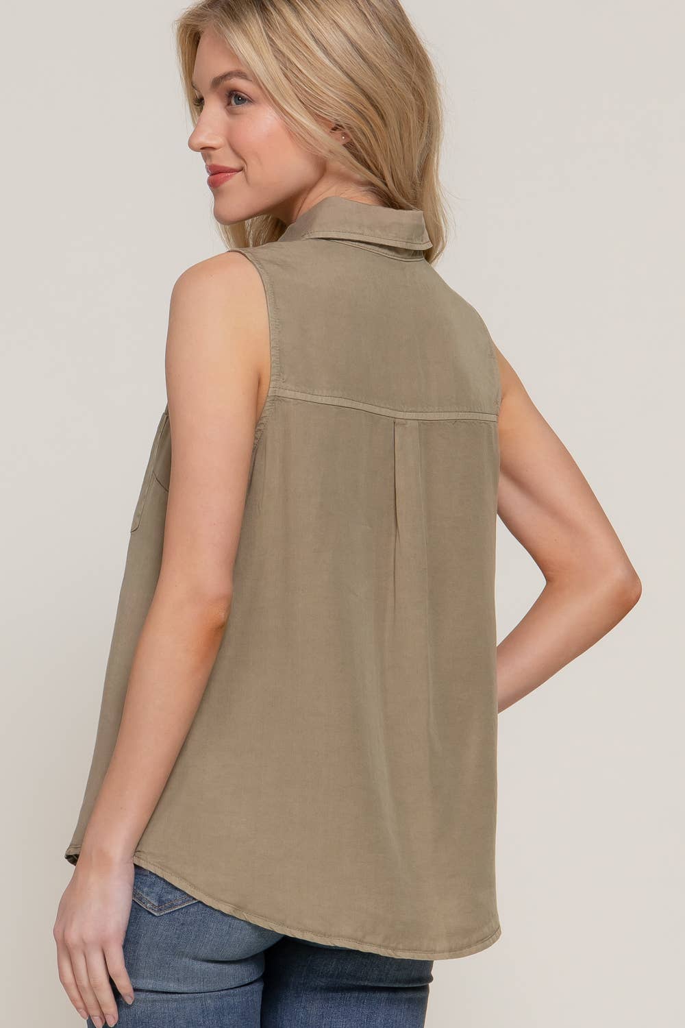 Sleeveless With Pocket Tencel Shirt: IVY-BEIGE / L