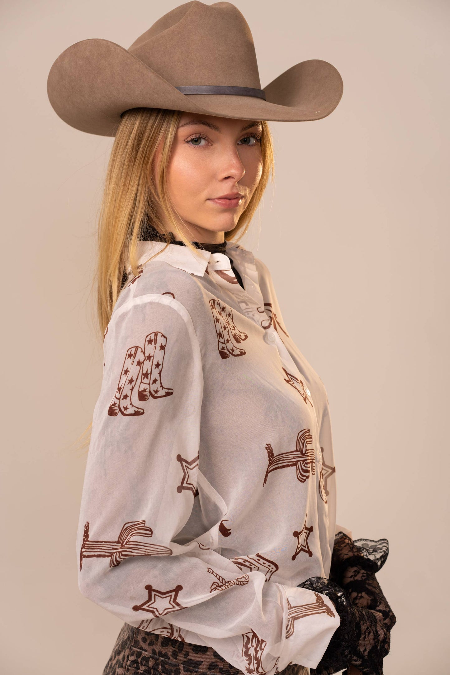 Chiffon Western Print Button-Up Blouse: OFF WHITE BROWN