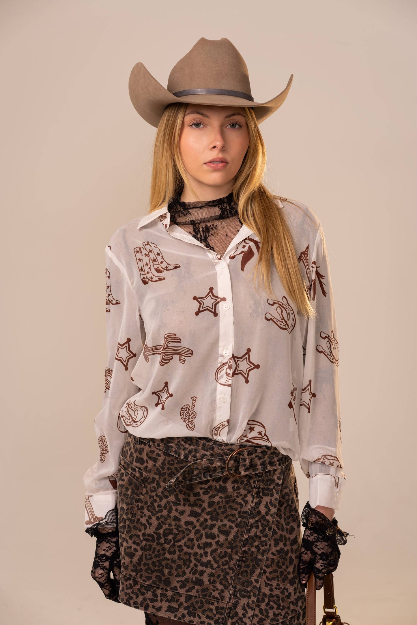 Chiffon Western Print Button-Up Blouse: OFF WHITE BROWN
