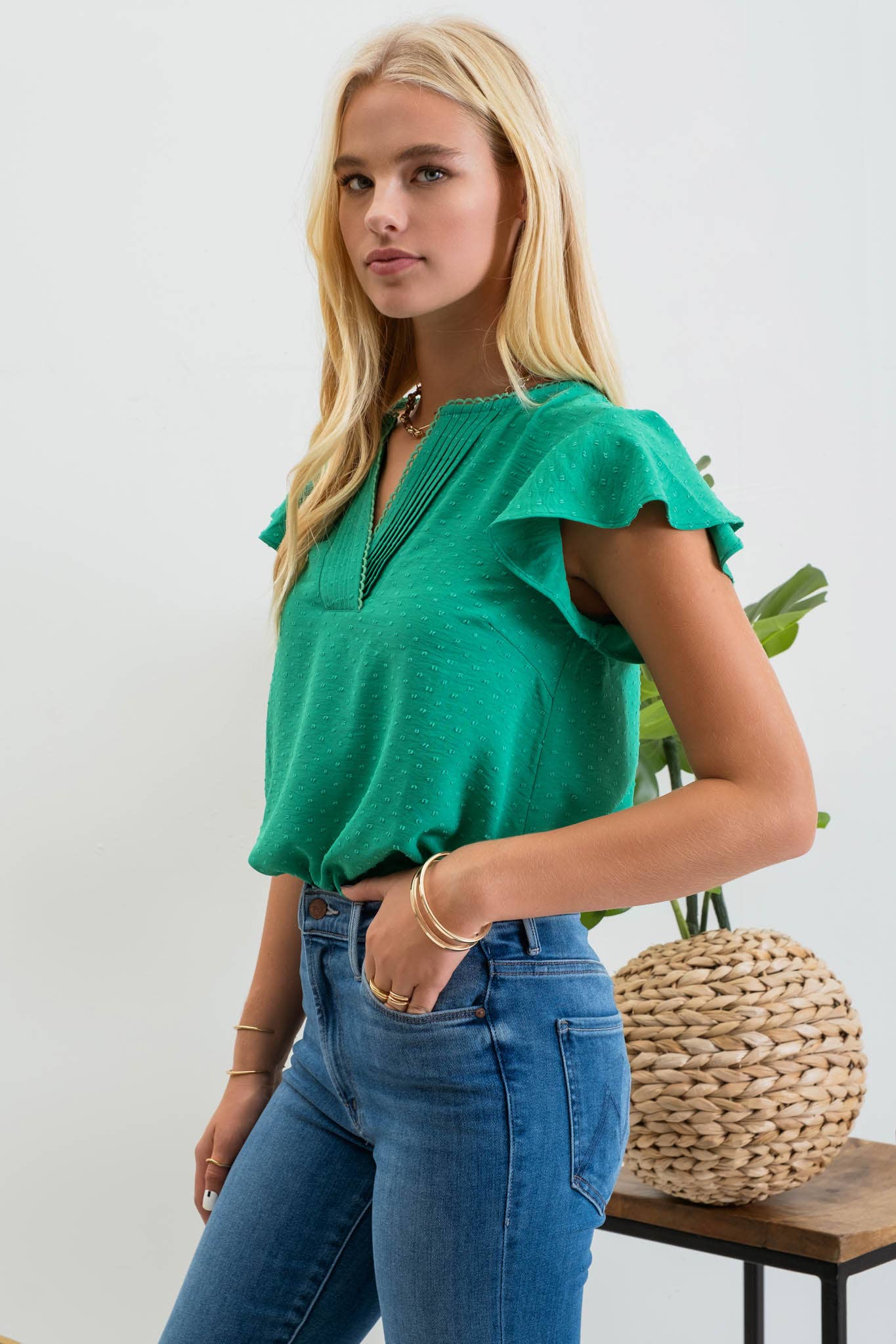 LACE EDGE SPLIT NECKLINE WOVEN TOP: KELLY GREEN