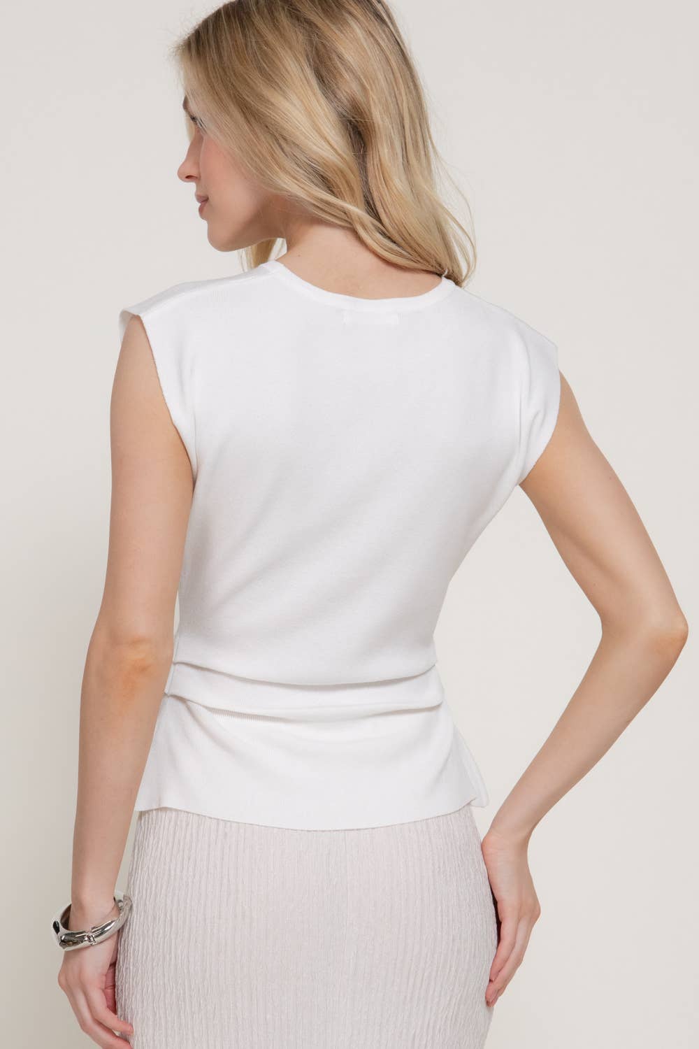Sleeveless Side Pleats Detail Sweater Top: KHA-khaki / M