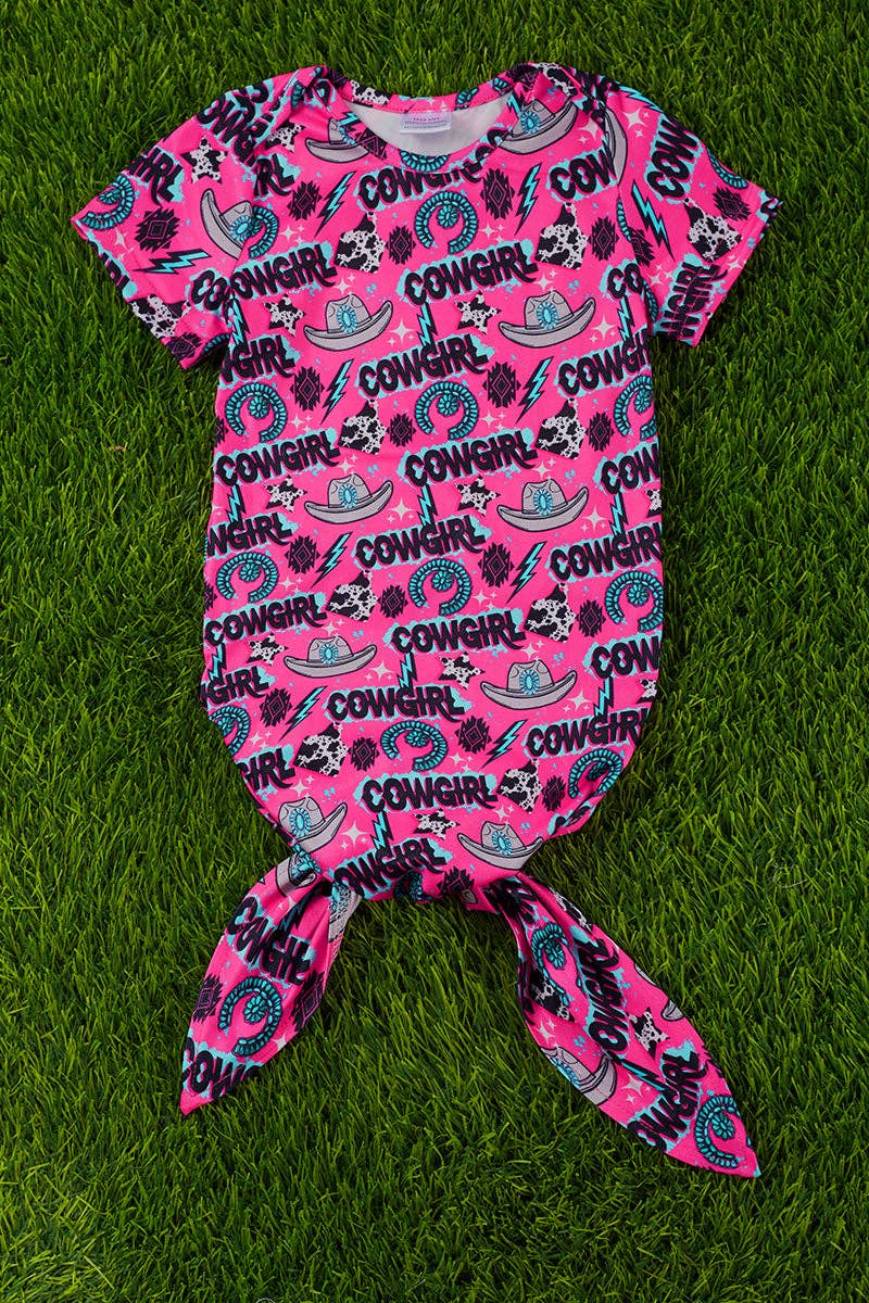Cowgirl" multi-printed baby gown. PJG25153020: Multi-color