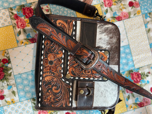Leather/Cowhide/Tooled purse!