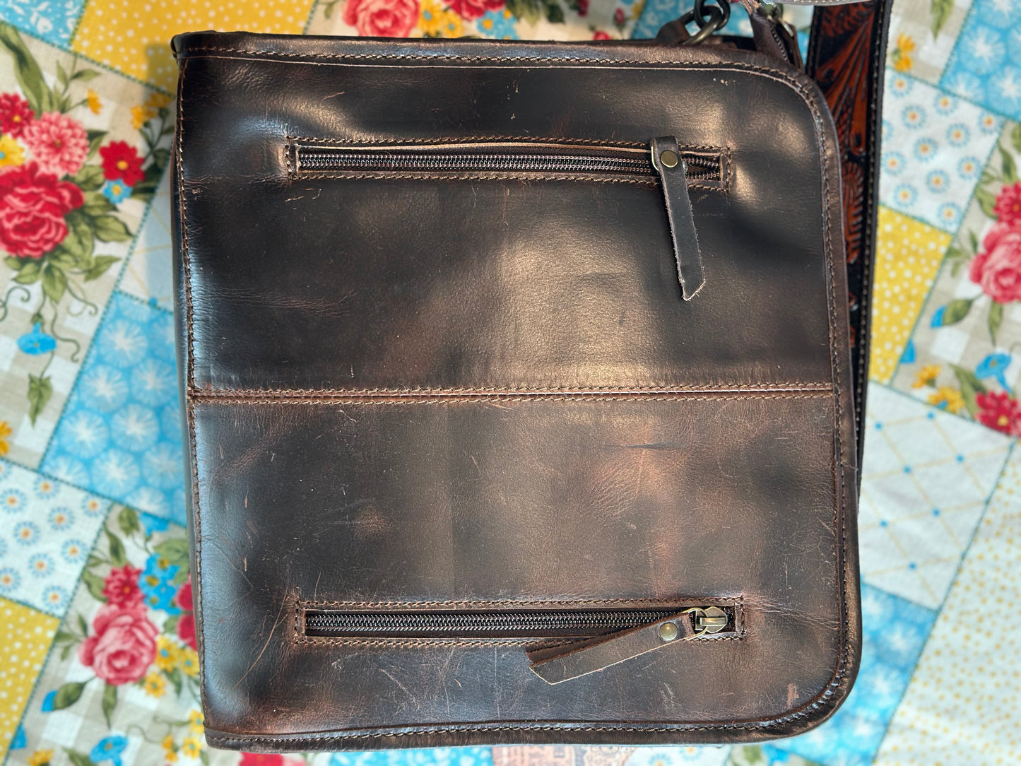 Leather/Cowhide/Tooled purse!
