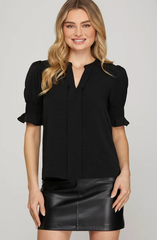 Black blouse with rutched shirt sleeve