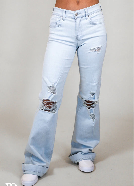 LIGHT WASH DISTRESSED SIGNATURE TROUSER DENIM