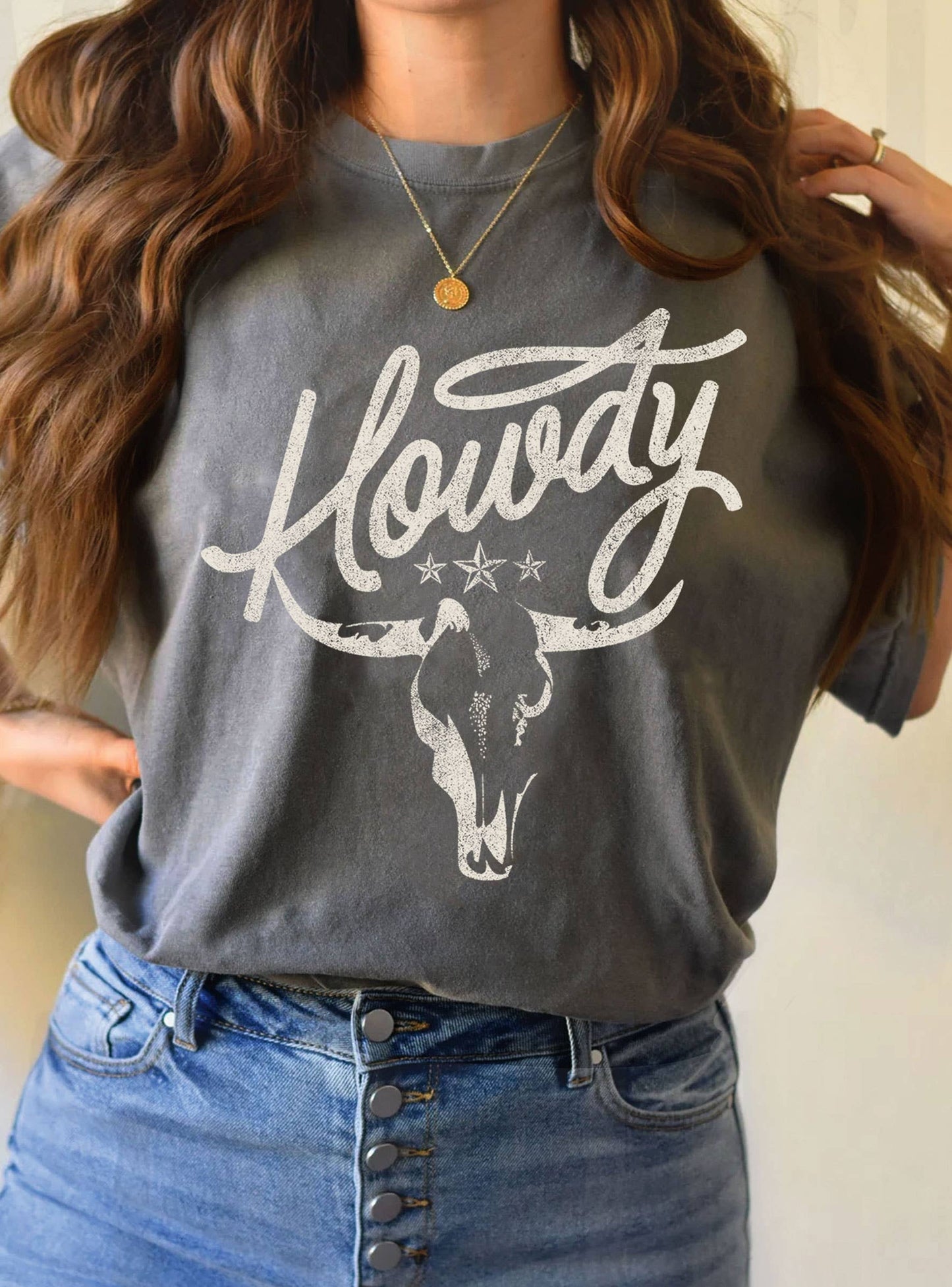 HOWDY COW SKULL GRAPHIC TSHIRTS: Tan