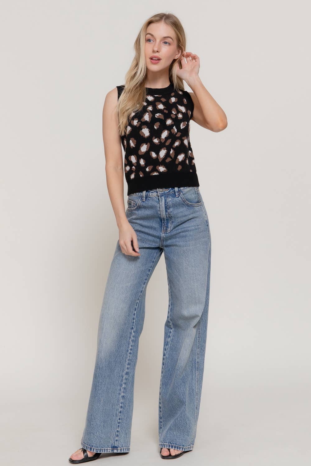 Sleeveless Round Neck Leopard Jacquard Sweater Top: TPE-taupe/brown / L