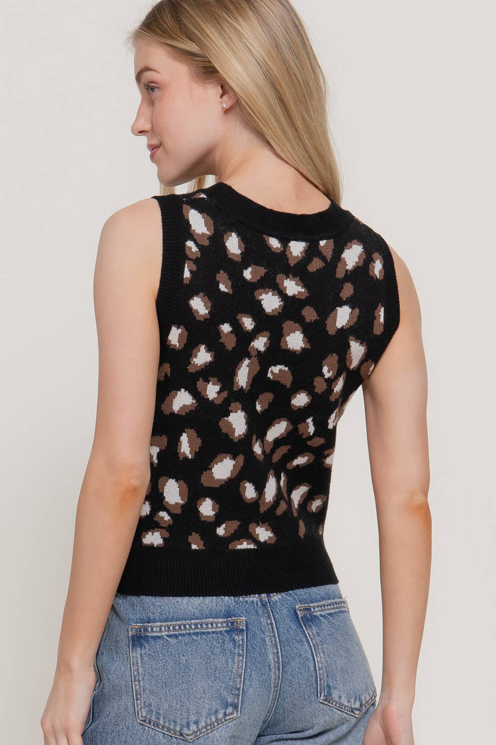 Sleeveless Round Neck Leopard Jacquard Sweater Top: TPE-taupe/brown / S
