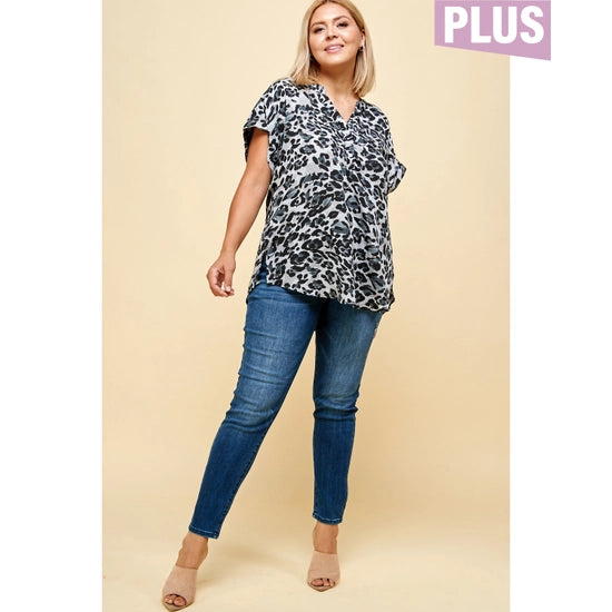 Plus size, Snow Leopard print, short sleeve split neck blouse!